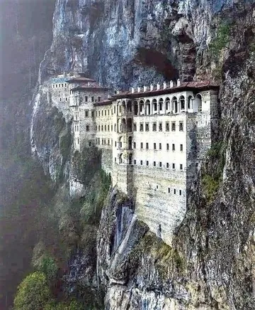 fused_rock_panagia_sumela.jpg