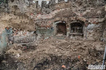 mudflood_buried_buildings8.jpg